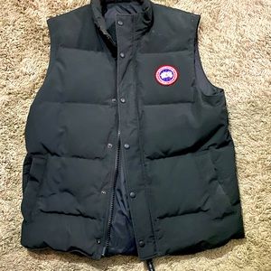 Canada goose vest like new